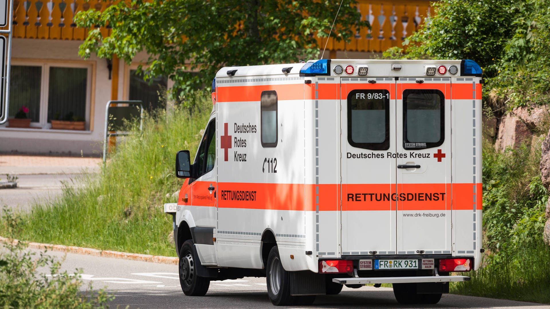 Rettungswagen: Noch ist unklar, ob der Mann für den Einsatz zahlen muss (Symbolbild).