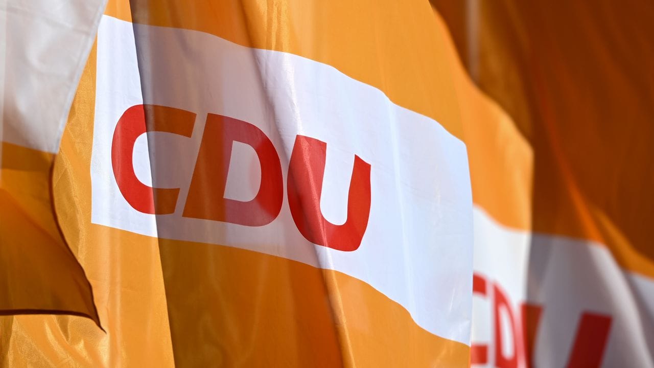 In der CDU ist strittig, wie groß die Rolle sein soll, die die Parteibasis bei dem anstehenden Generationenwechsel spielt.