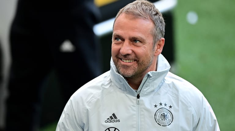 Hansi Flick: Unter dem neuen Bundestrainer hat sich die DFB-Elf in Nordmazedonien als erstes europäisches Team für die WM in Katar qualifiziert.
