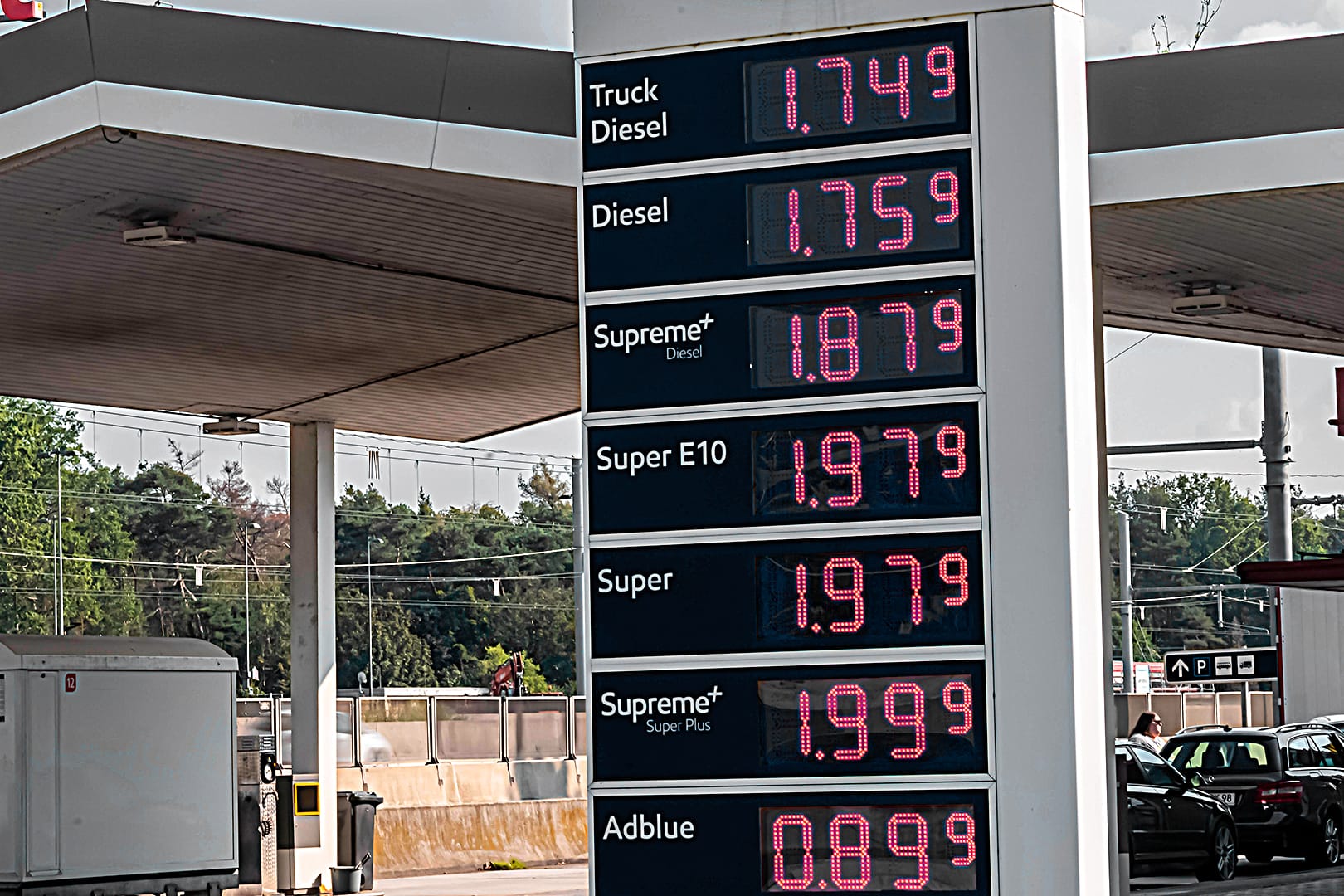 Sprit für fast 2 Euro: An der Tankstelle spüren viele Menschen die Inflation derzeit am deutlichsten.