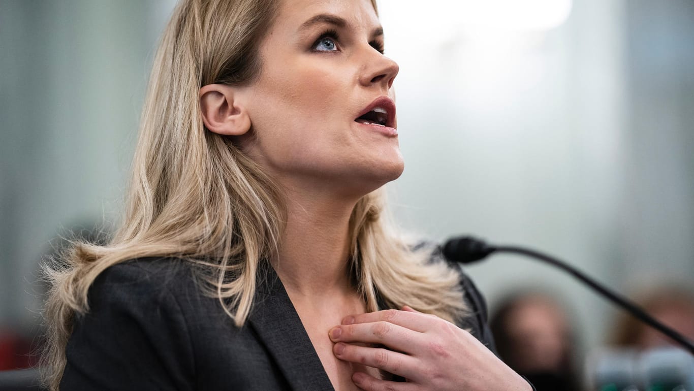 Frances Haugen: Die Whistleblowerin sagte bereits vergangene Woche vor dem US-Senat gegen Facebook aus. Nun will eine weitere Mitarbeiterin des Konzerns auspacken