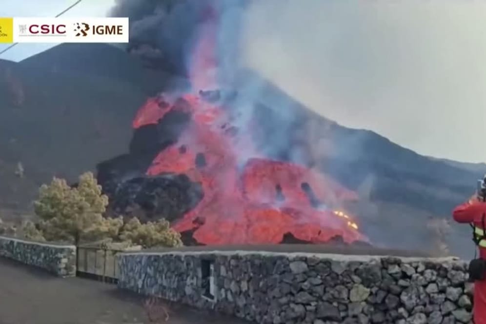 Der Vulkan Cumbre Vieja: Lava bahnt sich den Weg über die Insel und hinterlässt eine Spur der Zerstörung.