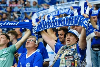 Fans in der Veltins-Arena: Schalke 04 erhöht die Zuschauerkapazität ab dem nächsten Heimspiel.