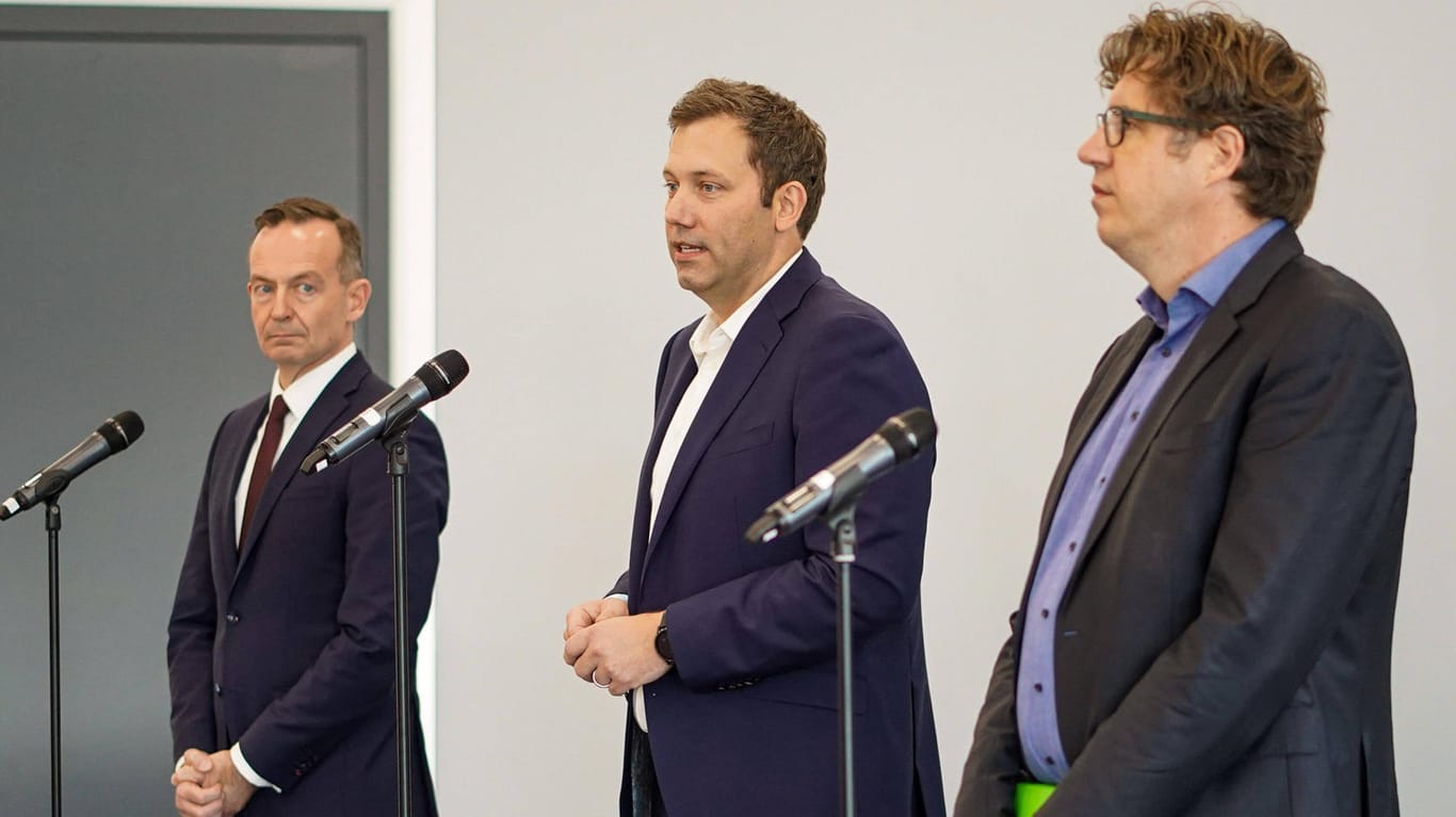 Volker Wissing, Lars Klingbeil und Michael Kellner: Die Generalsekretäre der Ampel-Parteien äußerten sich zum Stand der Sondierungen.