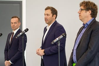 Volker Wissing, Lars Klingbeil und Michael Kellner: Die Generalsekretäre der Ampel-Parteien äußerten sich zum Stand der Sondierungen.