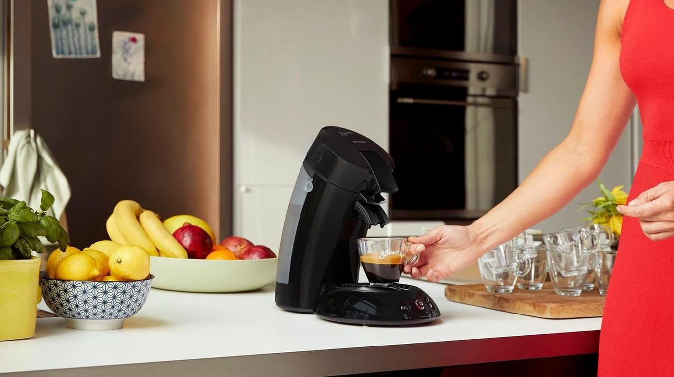 Mit einer Kaffeepadmaschine genießen Sie frischen Kaffee auf Knopfdruck.