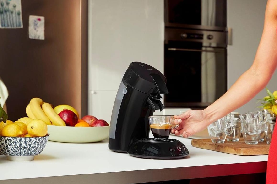 Mit einer Kaffeepadmaschine genießen Sie frischen Kaffee auf Knopfdruck.