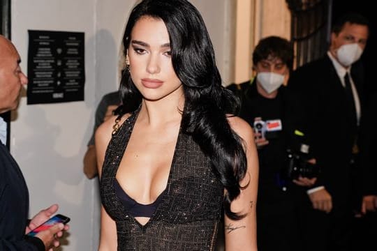 Dua Lipa hat sich in Roskilde angesagt.