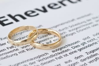 Als vor 30 Jahren der Ehevertrag geschlossen wurde, war es noch nicht sittenwidrig, dass ein Ehepartner komplett auf alle Ansprüche verzichtet.