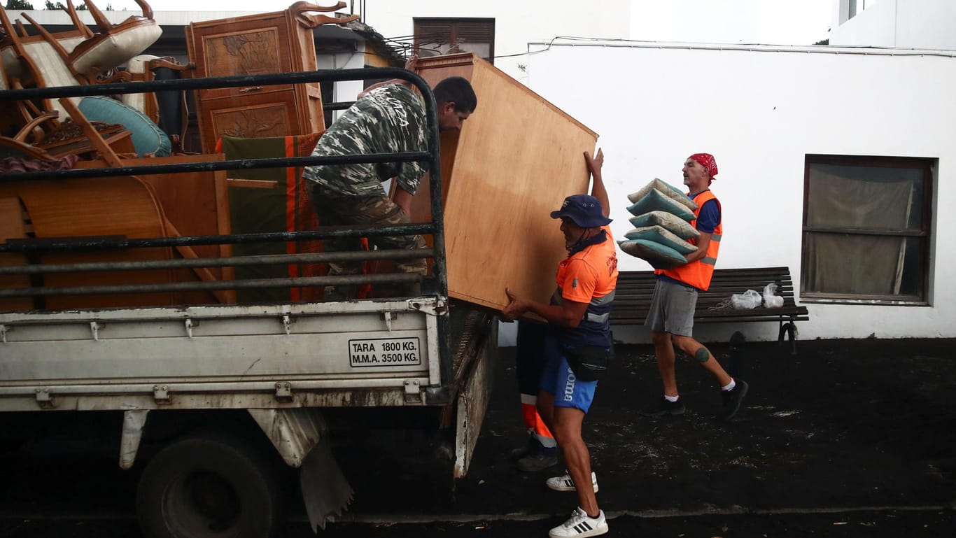 Evakuierung auf La Palma: Seit dem Ausbruch des Vulkans mussten schon rund 6.000 Menschen ihre Häuser verlassen.
