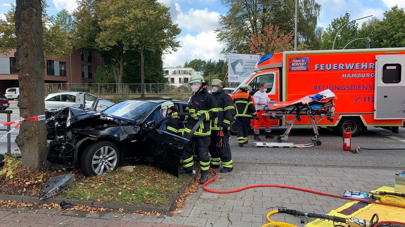 Die Unfallstelle: Zwei Frauen und zwei Kinder sind bei dem Zusammenstoß in Hamburg verletzt worden.