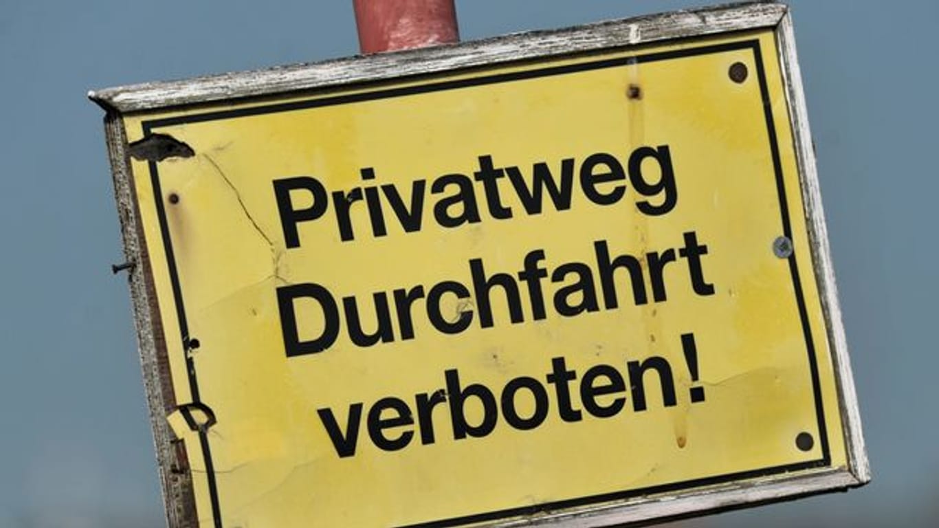 Müssen Eigentümer ihr Grundstück mit dem Auto erreichen können? Ein Notwegerecht lässt sich nicht immer durchsetzen.