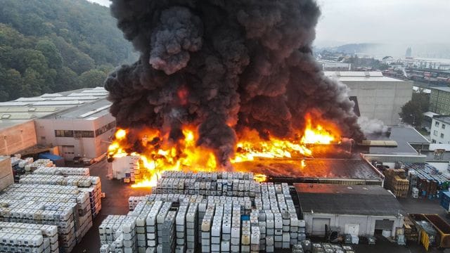 Feuerwehr bei Großbrand in Hagen im Einsatz