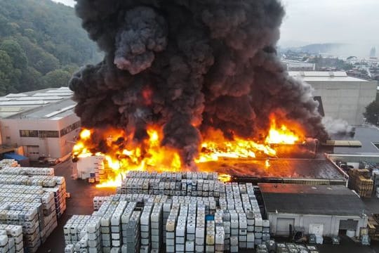 Feuerwehr bei Großbrand in Hagen im Einsatz