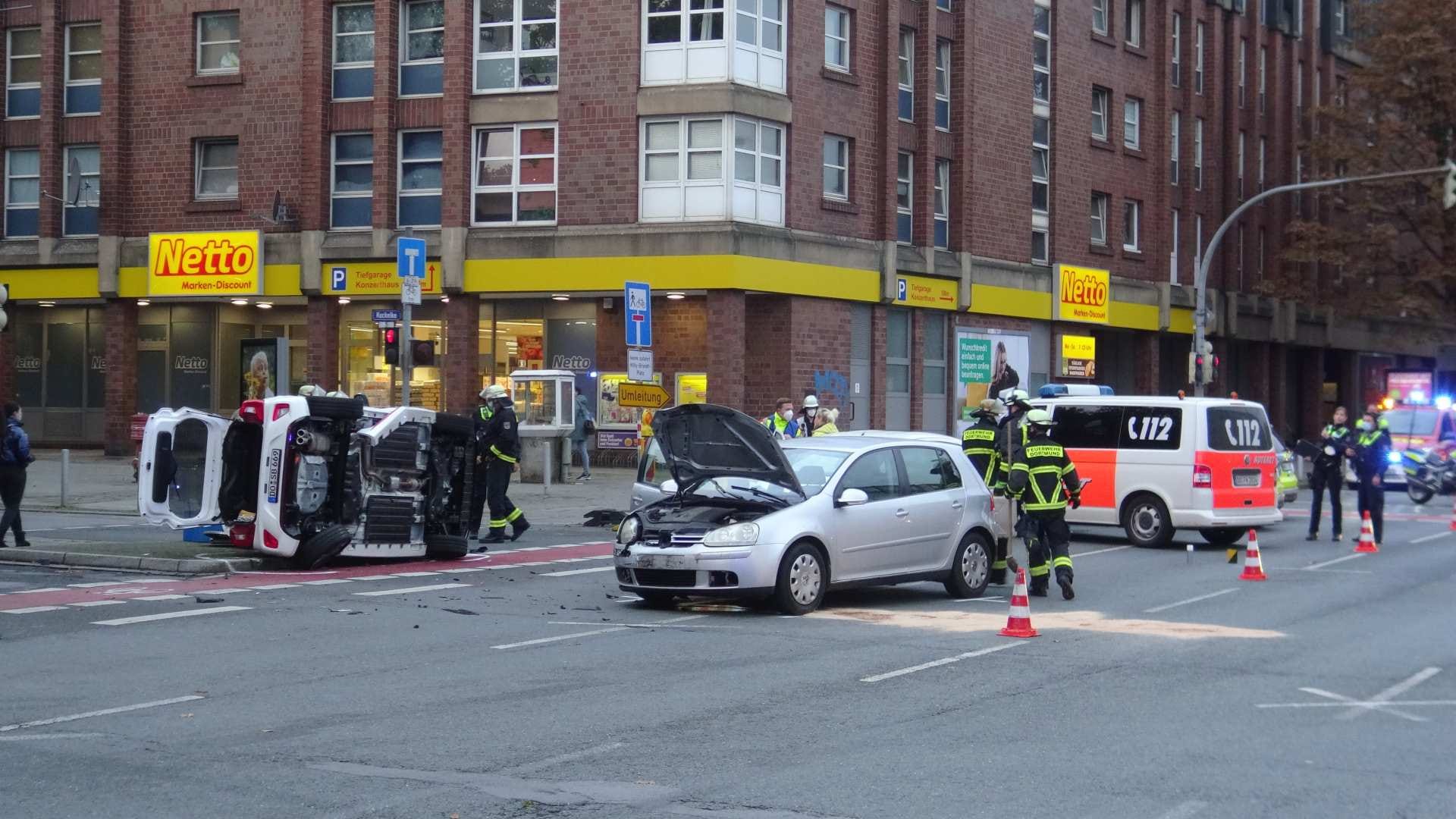 Der Unfallort: Zwei Personen wurden verletzt, es staute sich im Berufsverkehr. Der Unfallort: Zwei Personen wurden verletzt, es staute sich im Berufsverkehr.