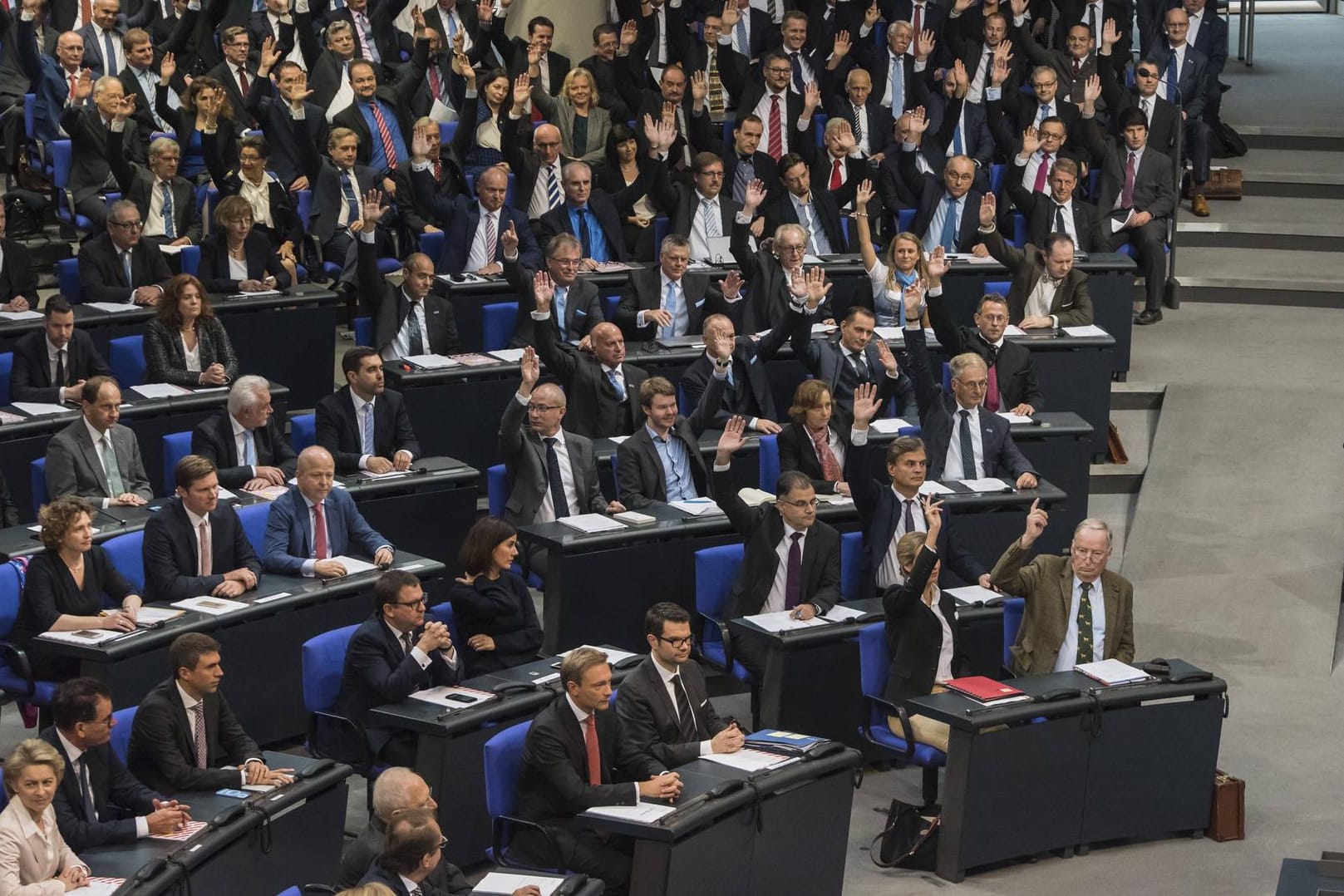 Abgeordnete von FDP und AfD im Bundestag: Die Liberalen wollen mit einer anderen Partei die Plätze tauschen. (Archivfoto)