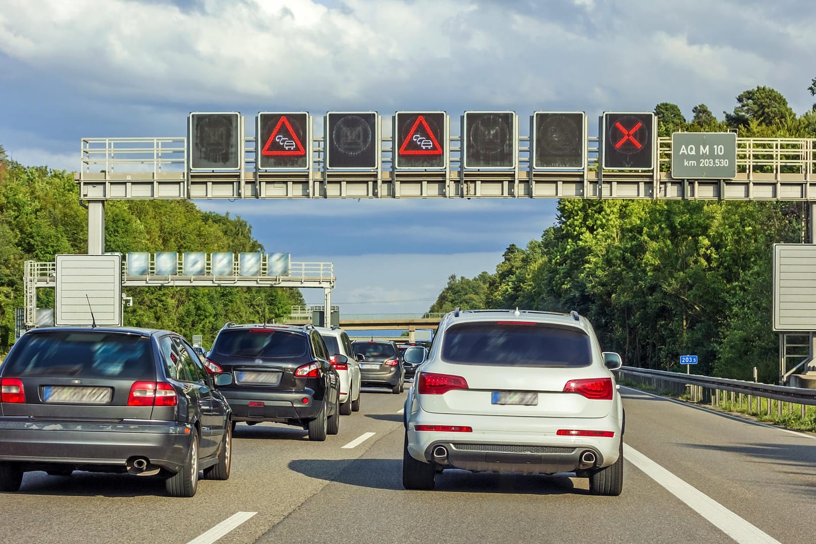 Stau: Am vollsten dürfte es rund um die Ballungsräume und auf den Autobahnen werden.