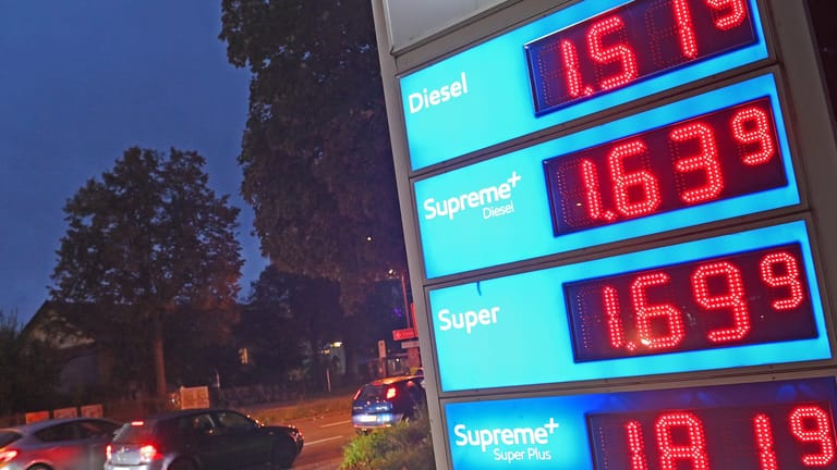 Benzinpreise auf Rekordniveau: Für die hohen Preise gibt es mehrere Gründe.