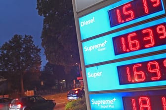 Benzinpreise auf Rekordniveau: Für die hohen Preise gibt es mehrere Gründe.