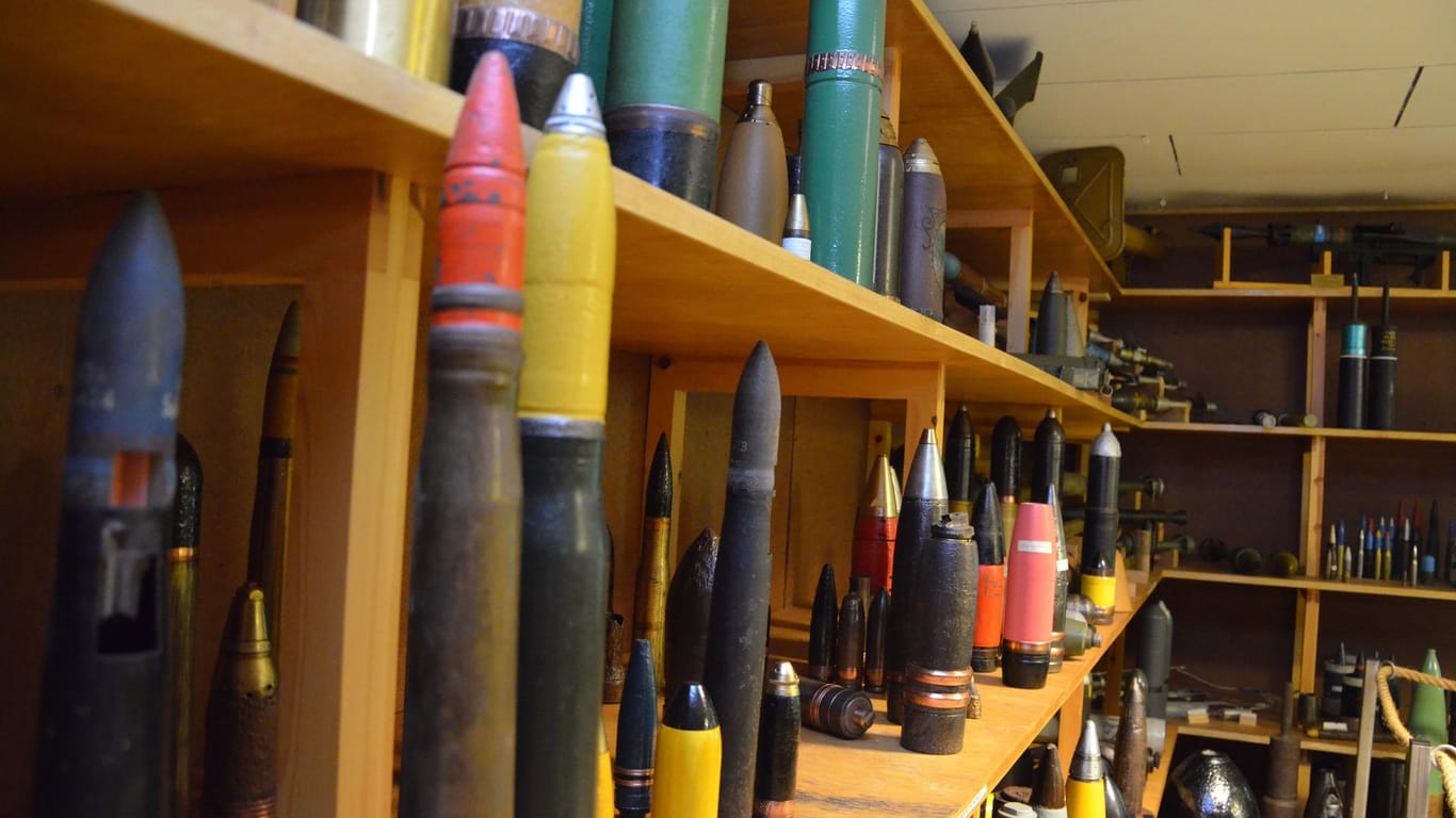 Kleinere Sprengkörper in der Lehrmittelsammlung der Kampfmittelbeseitigung: Das Material der Bomben wird normalerweise wiederverwertet.