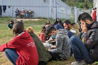 Migranten in einer Erstaufnahmeeinrichtung in Eisenhüttenstadt: Viele von ihnen kamen über Belarus und Polen nach Deutschland.