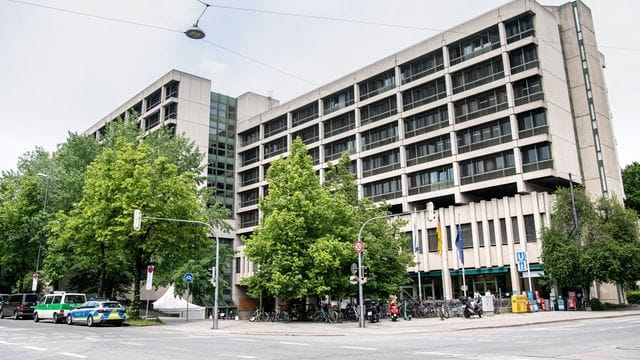 Das Gerichtsgebäude für das Landgericht I und II in München ist zu sehen (Archivbild): Das Gericht milderte das Urteil gegen einen Raser nun ab. Das Gerichtsgebäude für das Landgericht I und II in München ist zu sehen (Archivbild): Das Gericht milderte das Urteil gegen einen Raser nun ab.