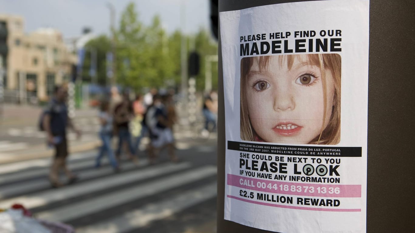 Suchplakate für Maddie McCann: Das Kind verschwand 2007 in Portugal.