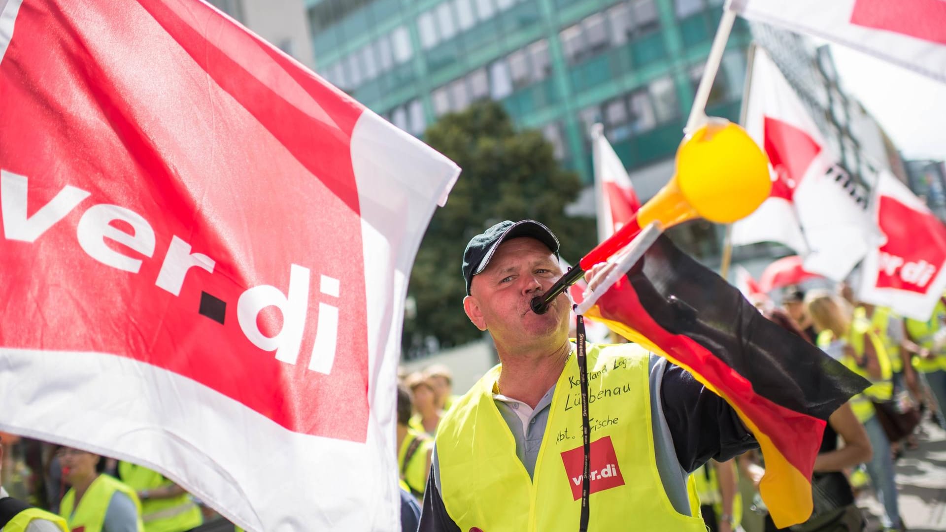 Streik im Berliner Einzelhandel (Archivbild): In Berlin und Brandenburg hat Verdi zum Streik aufgerufen.