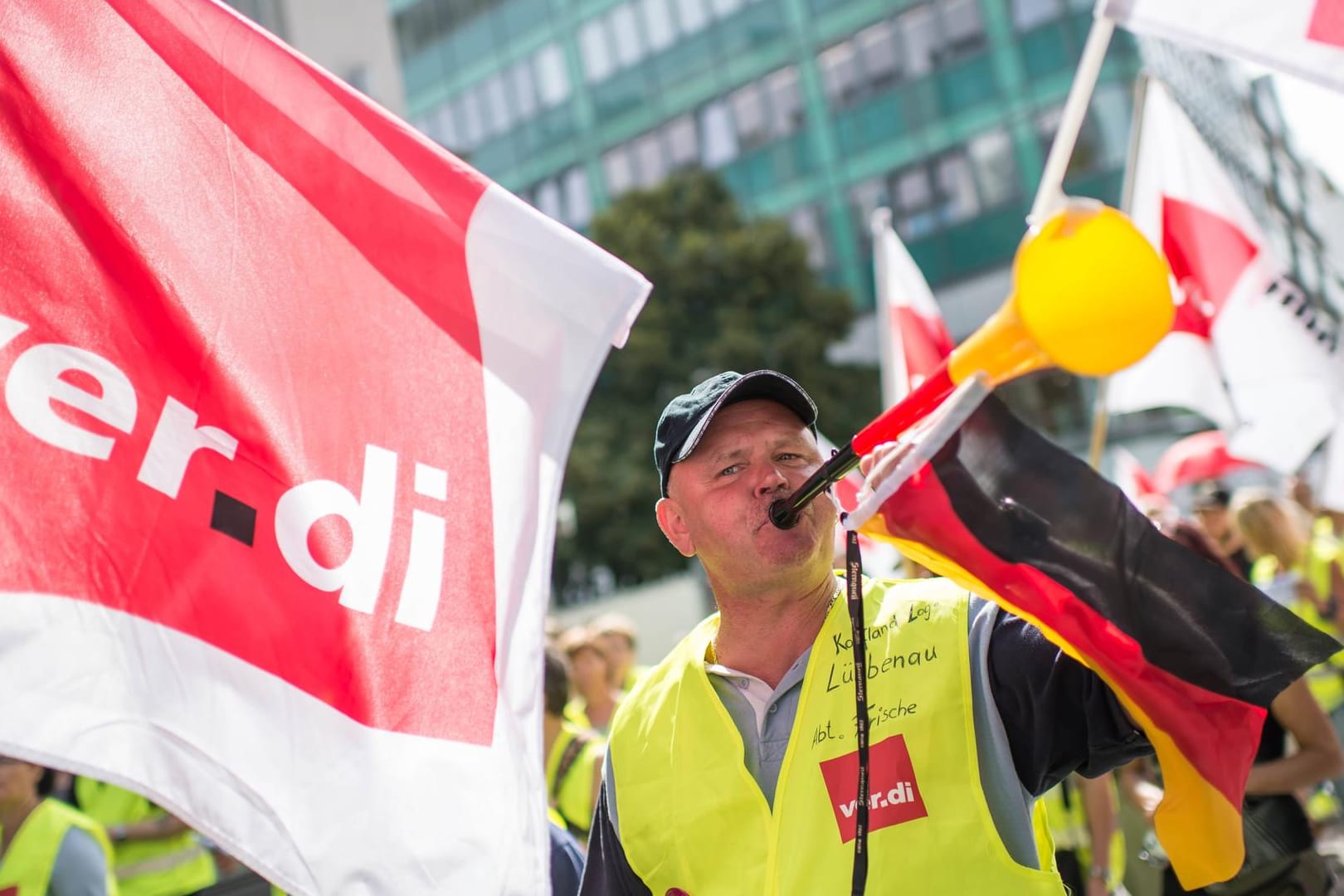 Streik im Berliner Einzelhandel (Archivbild): In Berlin und Brandenburg hat Verdi zum Streik aufgerufen.