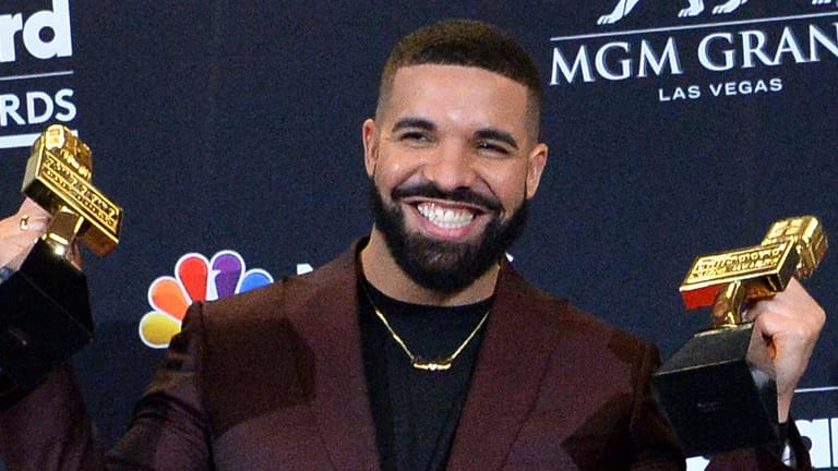Drake: Der Rapper und Sänger hat einmal mehr die Nähe eines Sport-Stars gesucht.