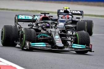 Lewis Hamilton im Einsatz: Der Mercedes-Pilot wird nächstes Jahr mit George Russell zusammen bei den Silberpfeilen fahren.