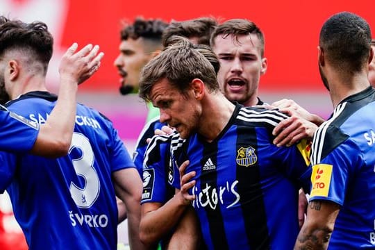 Saarbrückens Spieler dürfen sich im Prestigeduell gegen Kaiserslautern auf zahlreiche Fans im Stadion freuen.