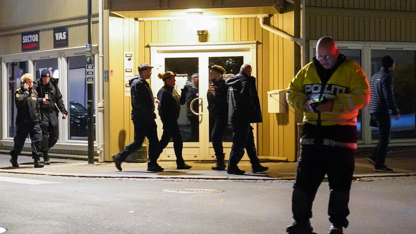 Norwegen, Kongsberg: Ein mit Pfeil und Bogen bewaffneter Mann tötete am Mittwoch in der Nähe der norwegischen Hauptstadt Oslo mehrere Menschen.