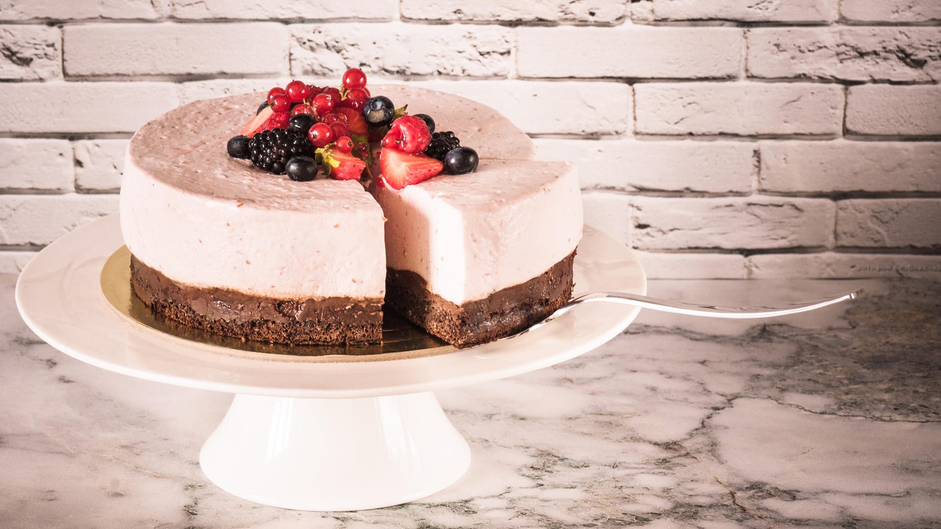 Beeren-Joghurt-Torte: Sie können verschiedene Beeren verwenden.