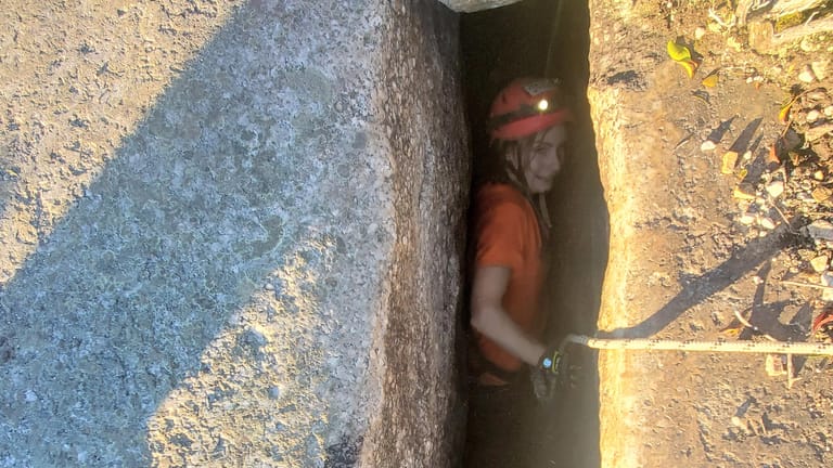 Höhlenretterin Jessica Van Ord. Sie rettete den Hund aus dem zwölf Meter tiefen Felsspalt.