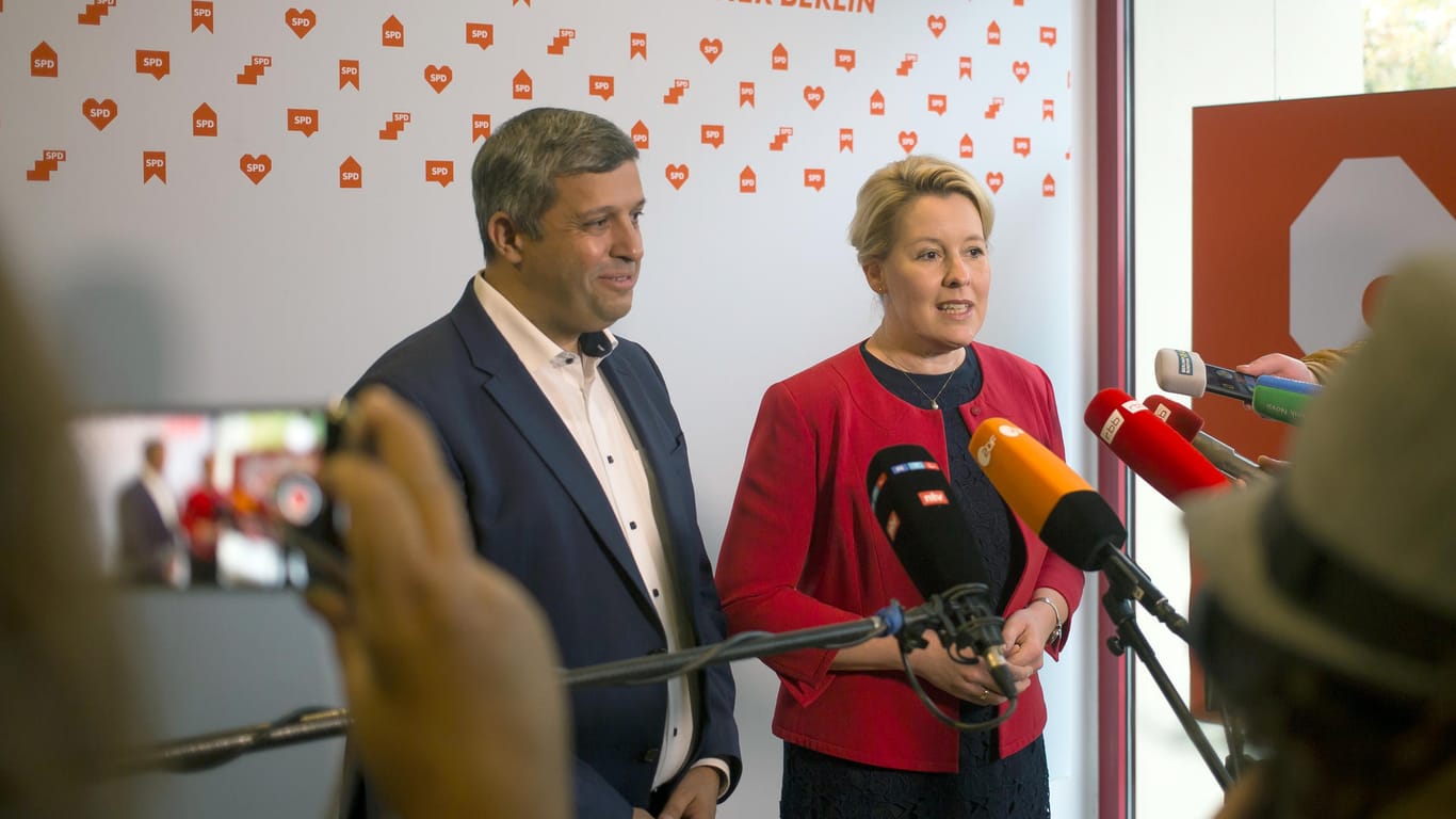 Raed Saleh und Franziska Giffey geben ein Statement: Die Co-Vorsitzenden der Berliner SPD haben sich am Donnerstag zum Stand der Sondierungsgespräche geäußert.