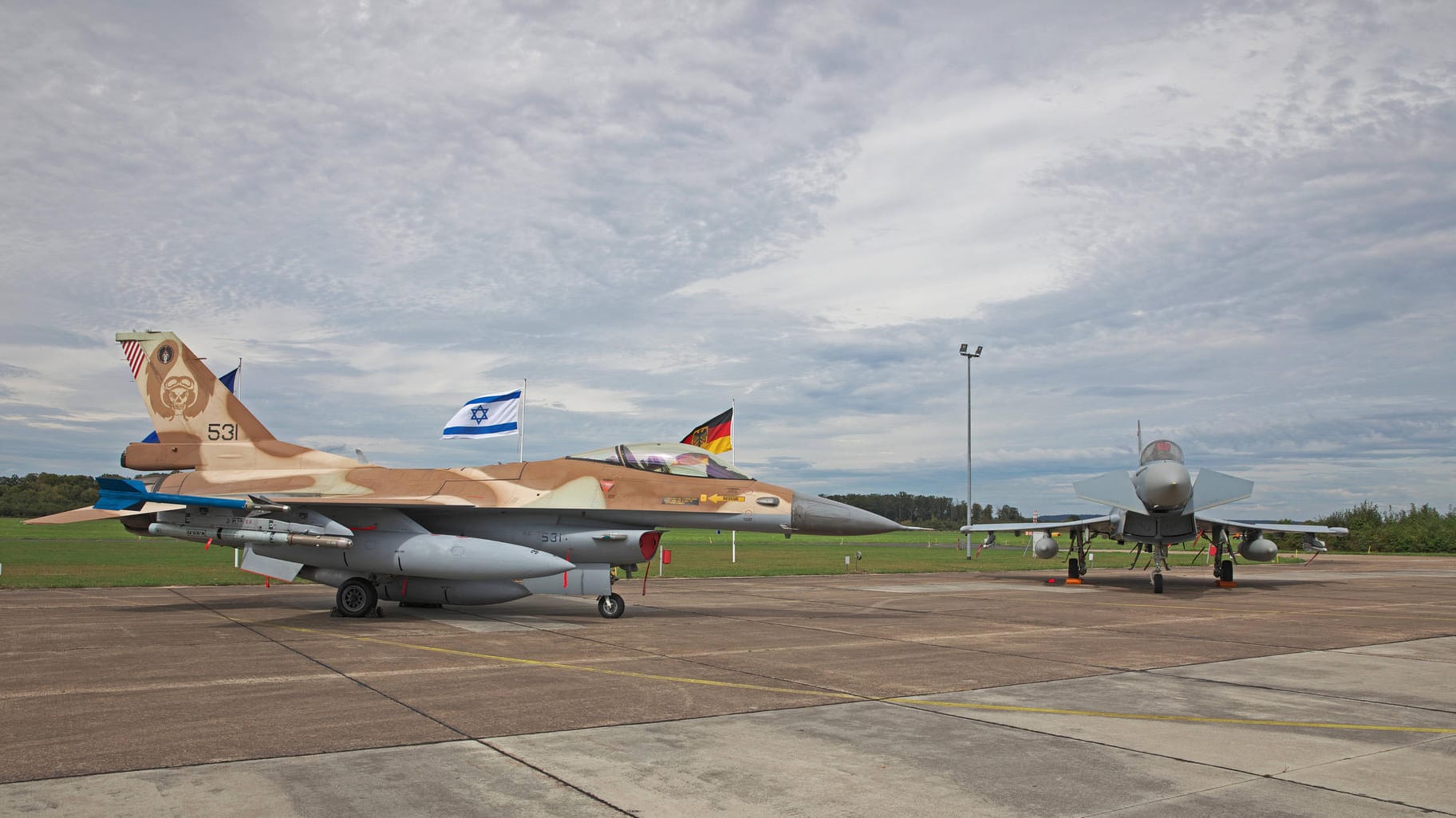 Ein Kampfflugzeug der israelischen Luftwaffe: Aktivisten melden neun Tote bei israelischen Luftangriffen in Syrien.