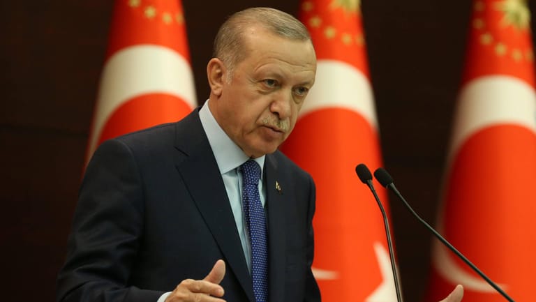 Recep Tayyip Erdogan: Der türkische Präsident hat zwei stellvertretende Notenbank-Chefs entlassen.