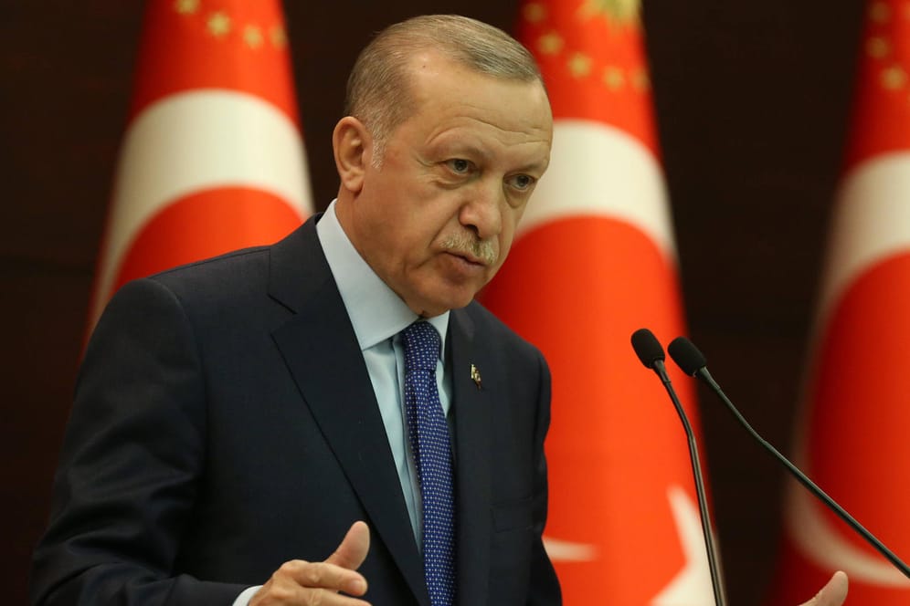 Recep Tayyip Erdogan: Der türkische Präsident hat zwei stellvertretende Notenbank-Chefs entlassen.