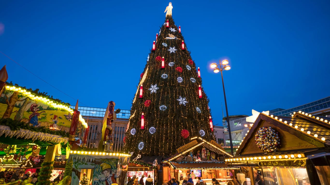 Gemütliche Stimmung am Dortmunder Weihnachtsmarkt (Archivbild): "Der Baum ist ein Wahrzeichen für die Stadt".