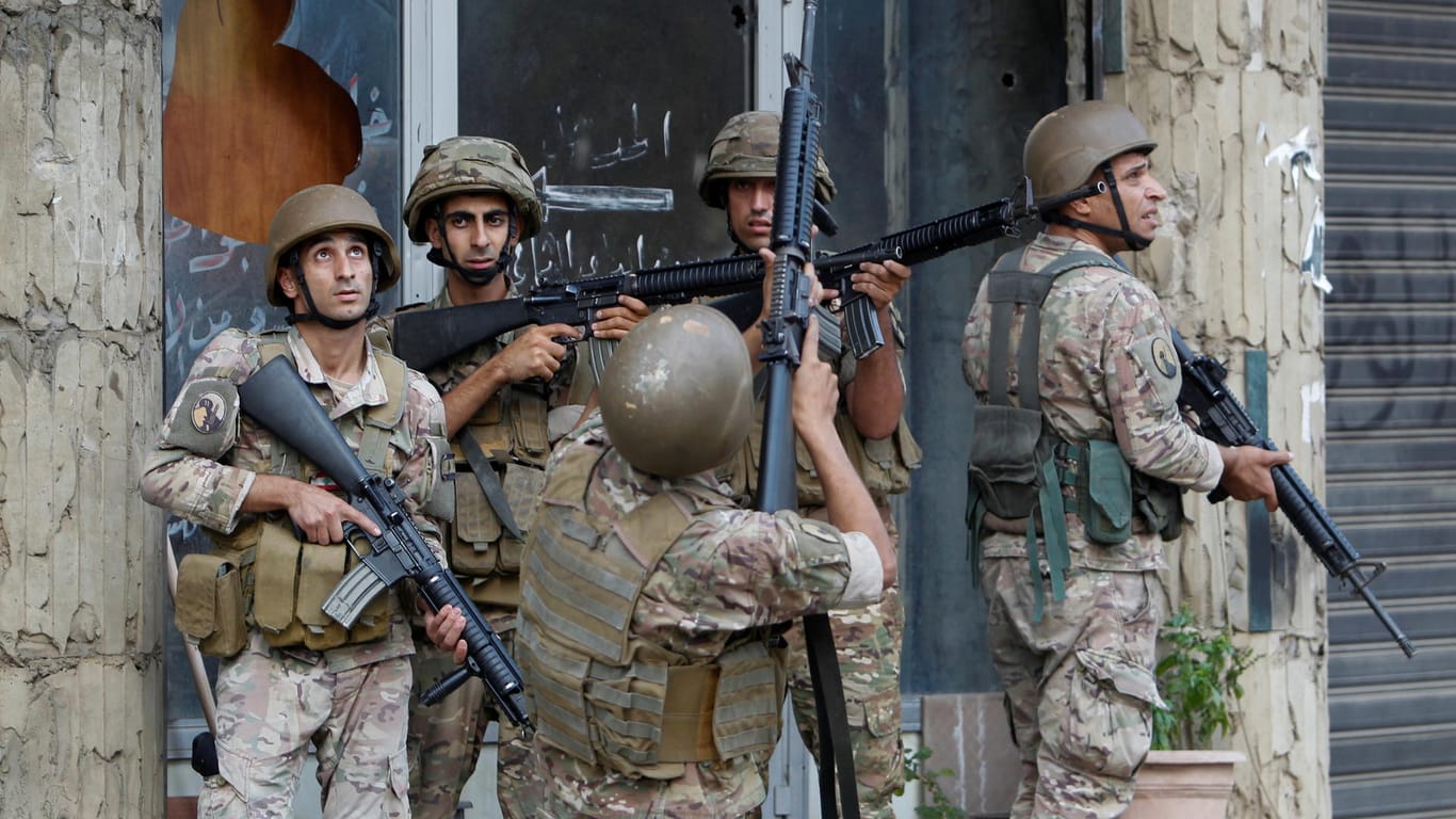 Soldaten in Beirut: Die Armee erklärte, auf jegliche Schützen das Feuer zu eröffnen.