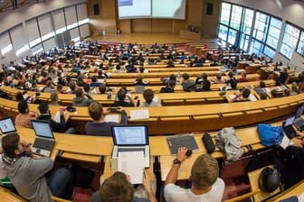 Studierende im Hörsaal