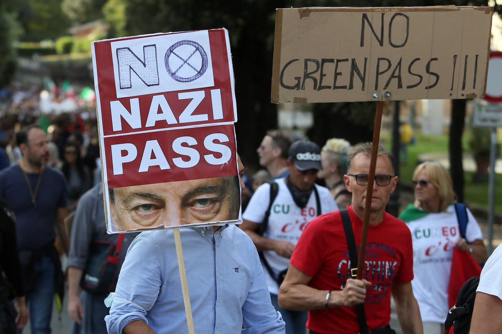 Proteste in Rom: In der italienischen Hauptstadt gingen tausende Menschen gegen die Corona-Politik der Regierung Draghi auf die Straße.