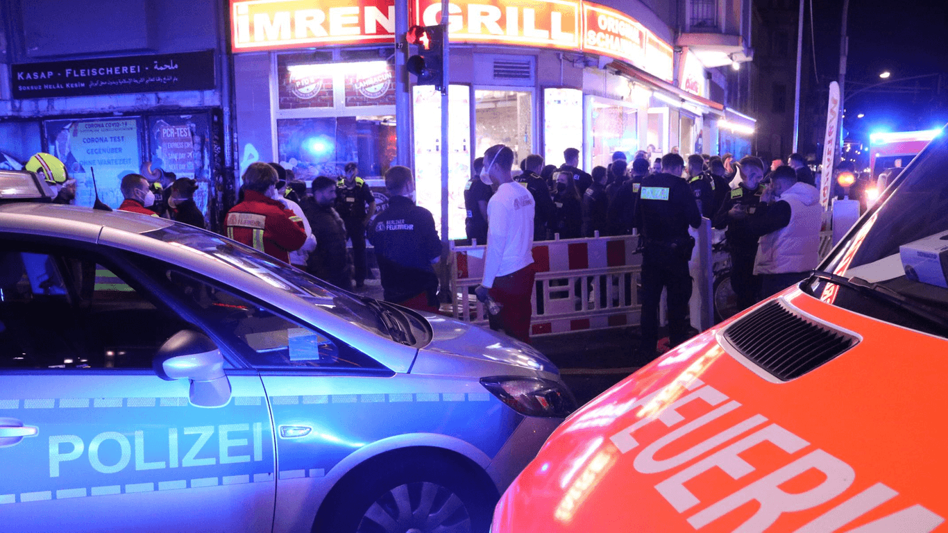 Polizeieinsatz in Neukölln: Beamte wurden alarmiert, nachdem es zu einem Angriff in einem Imbiss gekommen war.