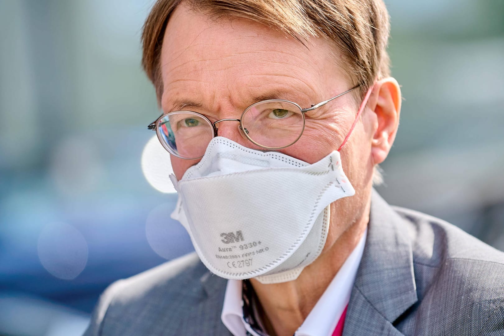 SPD-Gesundheitsexperte Karl Lauterbach: Bei Maybrit Illner offenbarte er, dass die höhere Impfquote in Deutschland schon länger bekannt war.