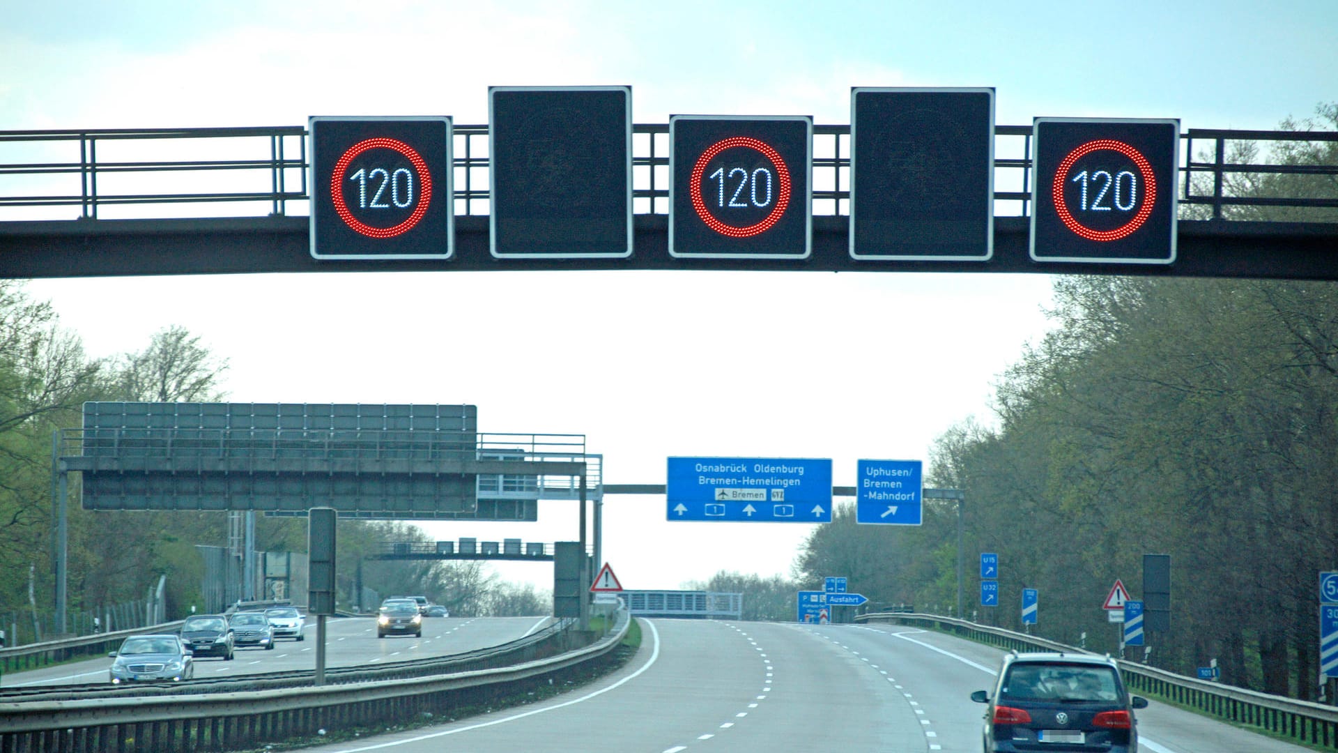 Bremer Kreuz (Archivbild): In der Nacht zu Freitag ist ein Mann auf der A1 tödlich verunglückt. Bremer Kreuz (Archivbild): In der Nacht zu Freitag ist ein Mann auf der A1 tödlich verunglückt.