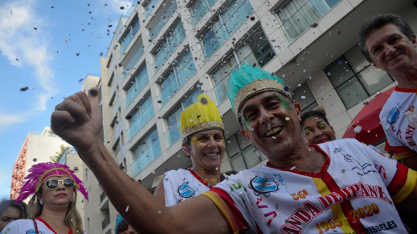 Karneval in Brasilien, Rio De Janeiro: Nach dem coronabedingten Komplettausfall 2021 soll der weltberühmte Karneval in Rio de Janeiro 2022 stattfinden.