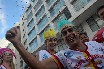 Karneval in Brasilien, Rio De Janeiro: Nach dem coronabedingten Komplettausfall 2021 soll der weltberühmte Karneval in Rio de Janeiro 2022 stattfinden.