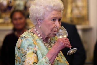 Queen Elizabeth II.: Ihre Ärzte haben ihr vom Konsum eines bestimmten Getränks abgeraten.