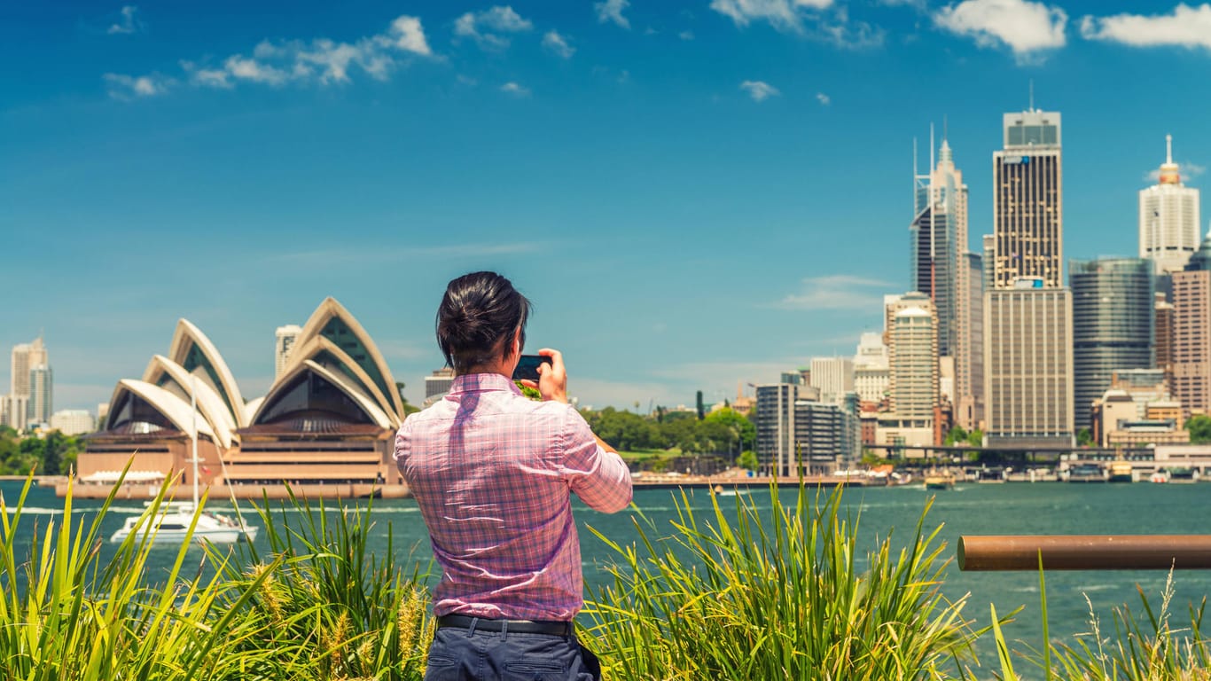 Touristin in Sydney (Symbolbild): Bald könnten Reisen nach Australien wieder möglich werden.
